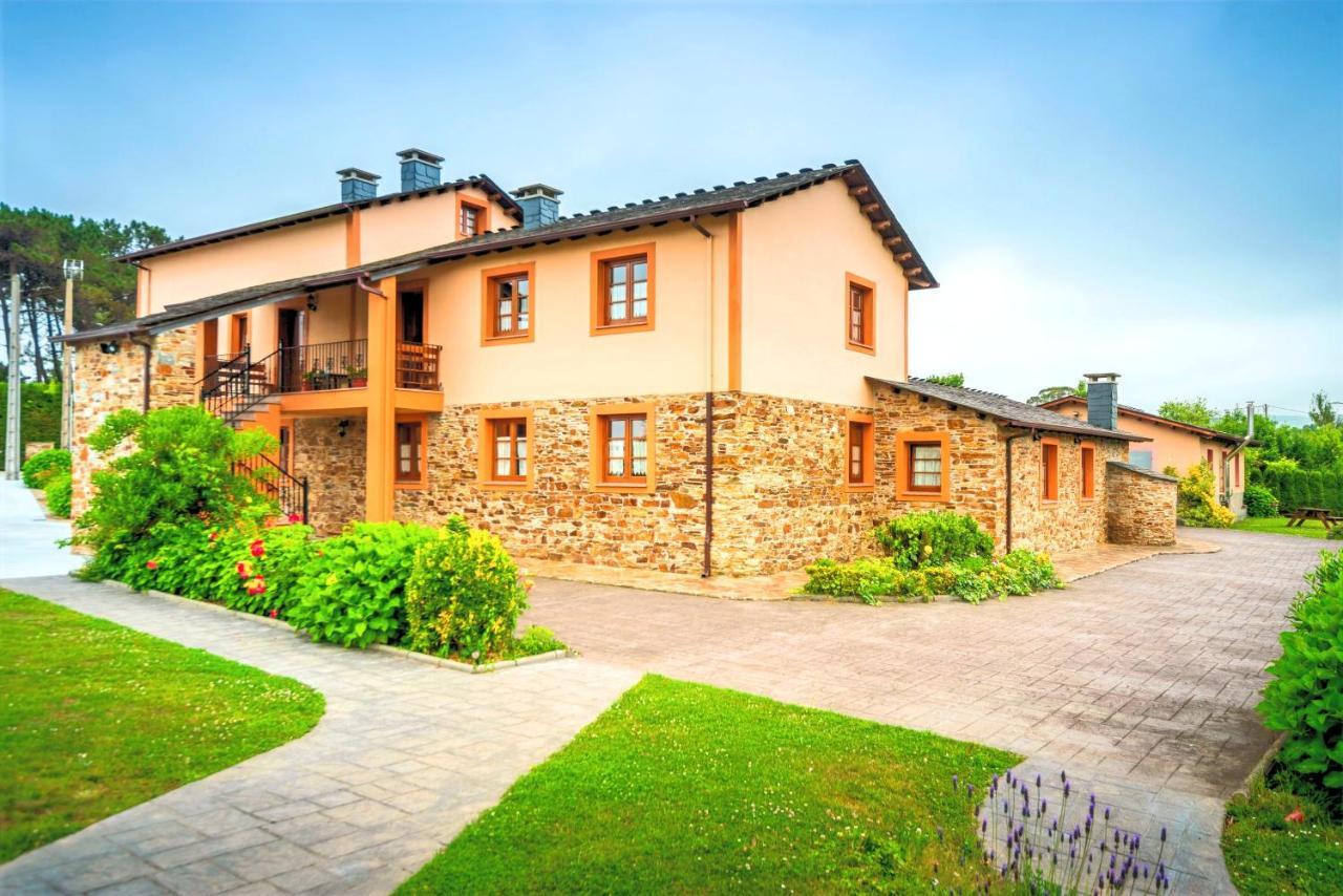 Apartamentos Navalin Тапиа де Касариего Екстериор снимка