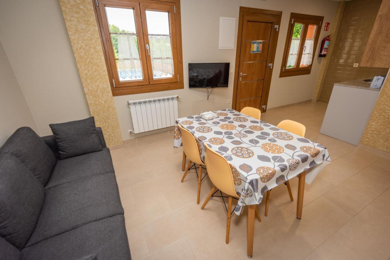 Apartamentos Navalin Тапиа де Касариего Екстериор снимка