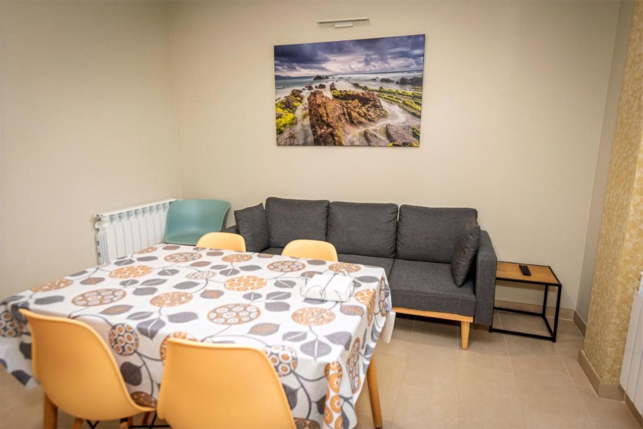 Apartamentos Navalin Тапиа де Касариего Екстериор снимка