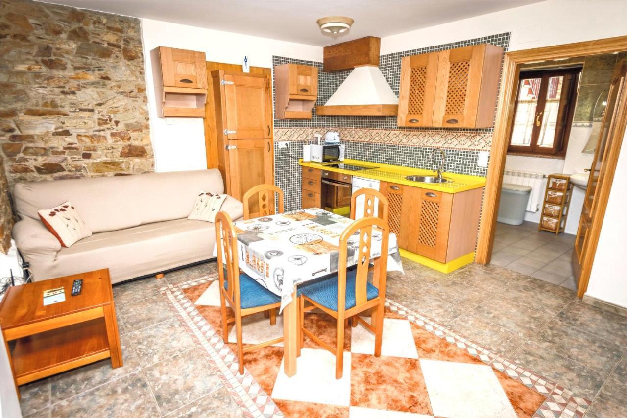 Apartamentos Navalin Тапиа де Касариего Екстериор снимка