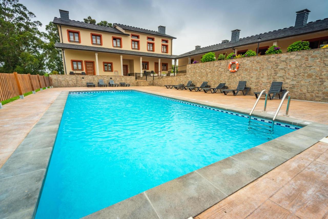 Apartamentos Navalin Тапиа де Касариего Екстериор снимка
