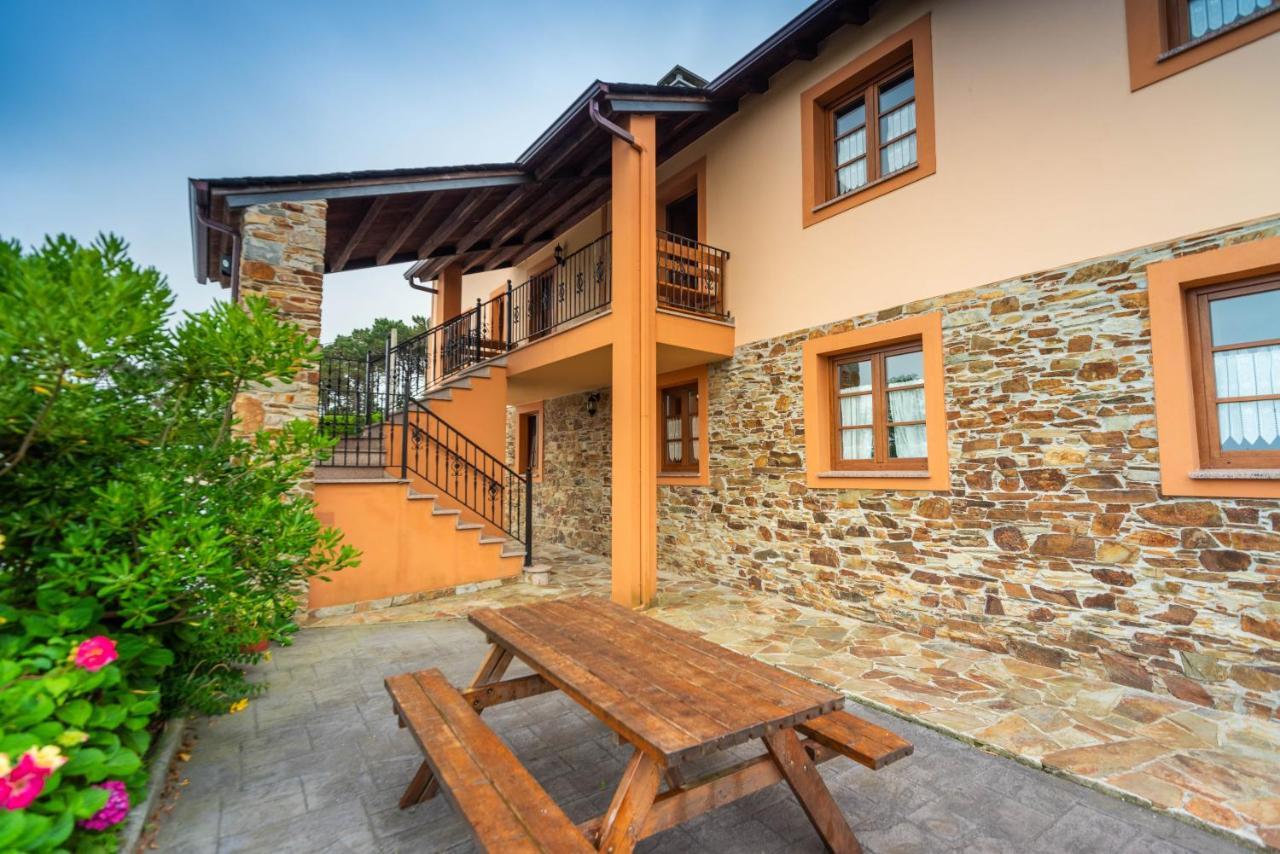 Apartamentos Navalin Тапиа де Касариего Екстериор снимка
